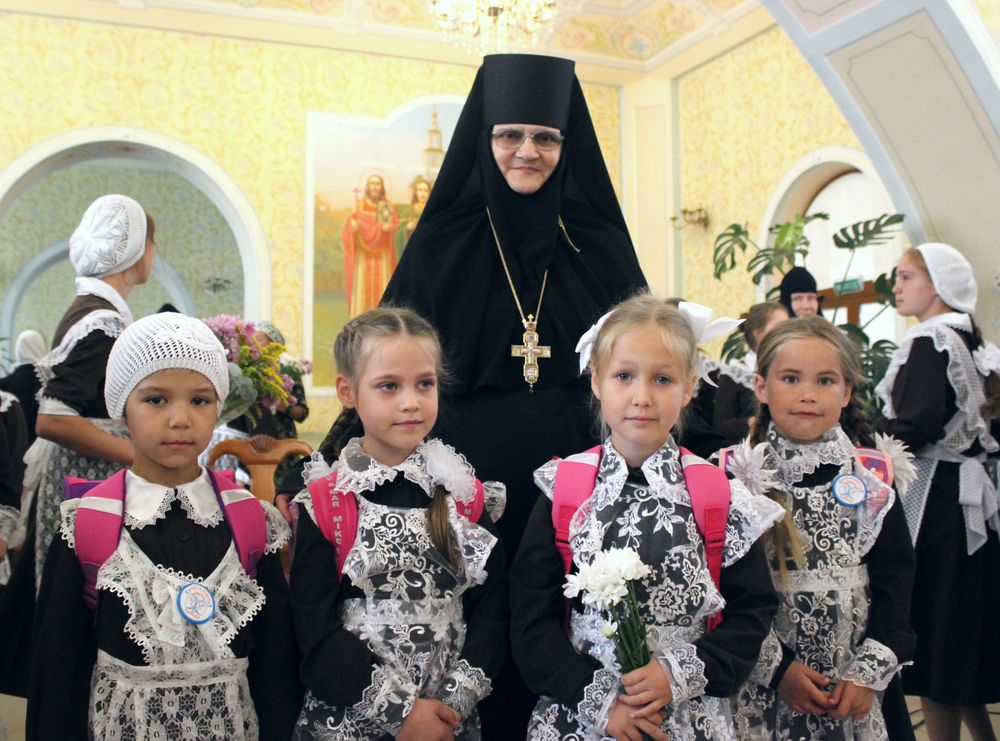 Обучение для юных девушек в Доброй школе на Сольбе при Николо-Сольбинском женском монастыре